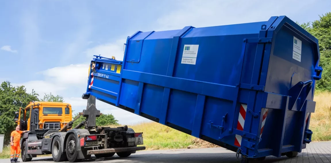 HUI-Presscontainer vor dem Hameckepark