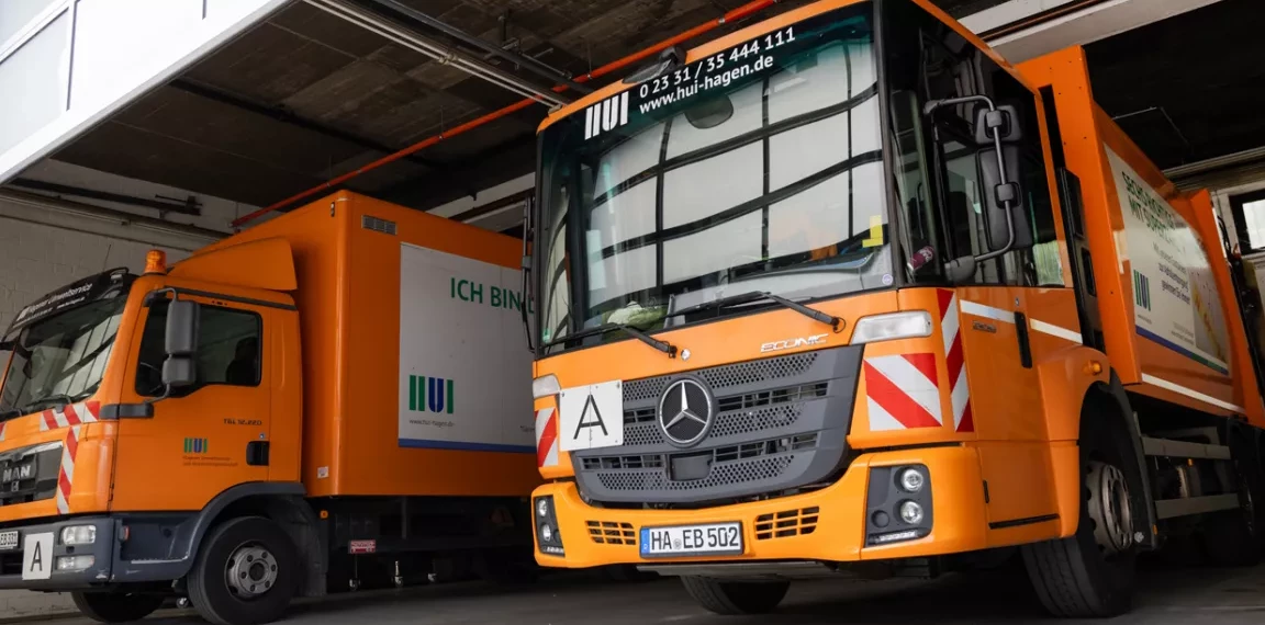 Zwei Fahrzeuge der HUI GmbH in der Garage